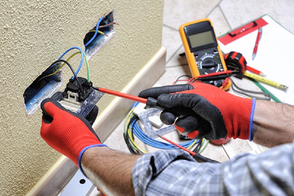 Electricistas en Las Rozas ¿Cómo actúa un electricista profesional en Madrid?